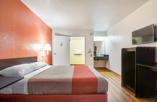 Springfield Hotel | Motel 6 Springfield, MO - North