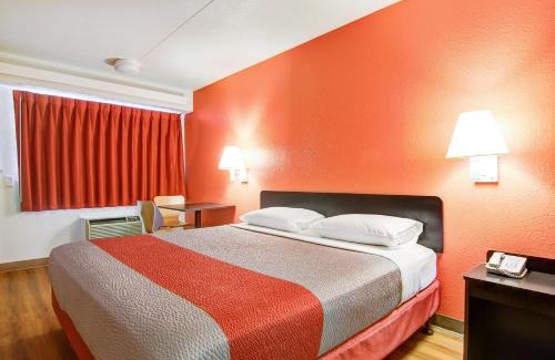 Springfield Hotel | Motel 6-Springfield, MO - North