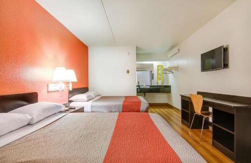 Springfield Hotel | Motel 6-Springfield, MO - North