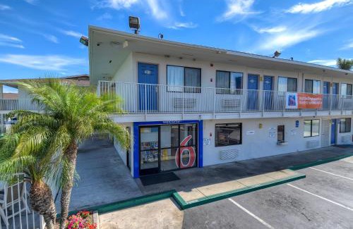 Southwest Anaheim Hotel | Motel 6-Stanton, CA- Anaheim West