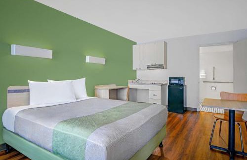 Tallahassee Hotel | Motel 6-Tallahassee, FL - Downtown