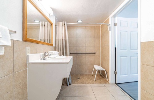 Orient Park Hotel | Motel 6 Tampa, FL