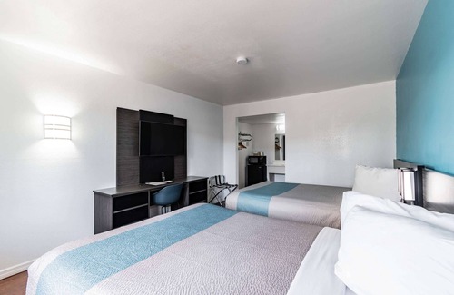 Orient Park Hotel | Motel 6 Tampa, FL