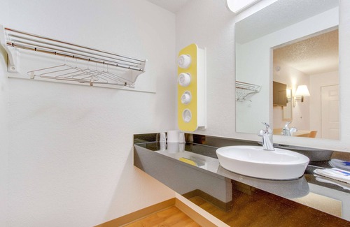 Tempe Hotel | Motel 6 Tempe, AZ - Scottsdale South