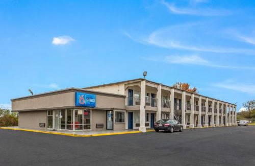 Tupelo Hotel | Motel 6-Tupelo, MS - Downtown