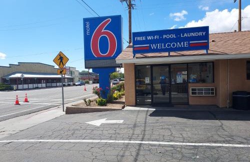 Bishop Hotel | Motel 6