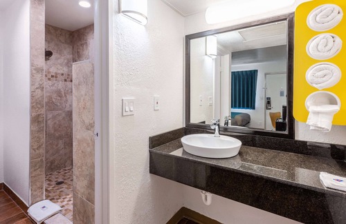 Valdosta Hotel | Motel 6 Valdosta, GA - University