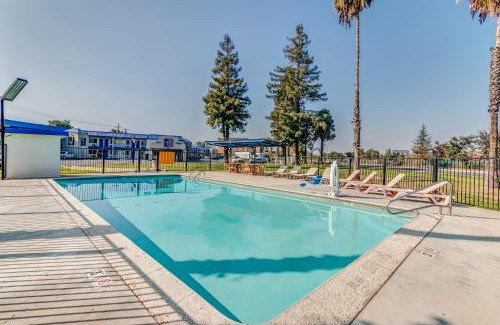 Visalia Hotel | Motel 6-Visalia, CA