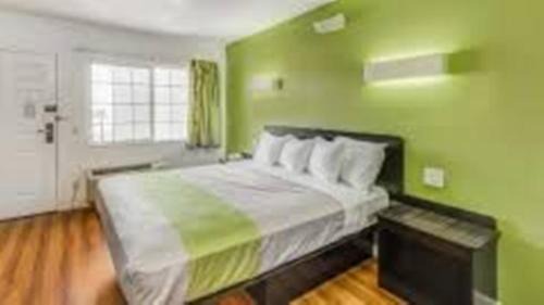 Visalia Hotel | Motel 6-Visalia, CA