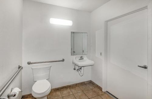 Visalia Hotel | Motel 6-Visalia, CA