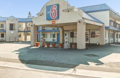 Visalia Hotel | Motel 6-Visalia, CA
