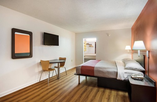 Warner Robins Hotel | Motel 6 Warner Robins, GA