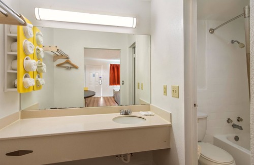 Warner Robins Hotel | Motel 6 Warner Robins, GA
