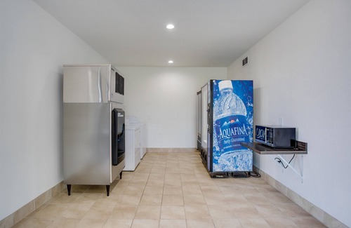 White House Hotel | Motel 6 White House, TN