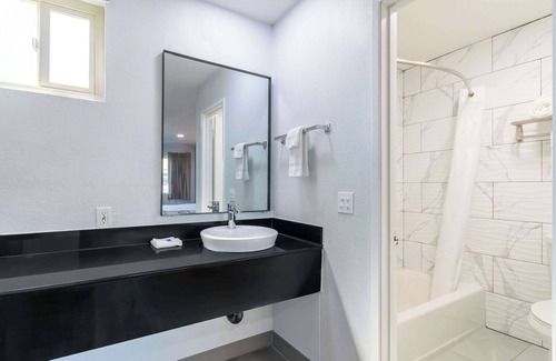 Willows Hotel | Motel 6 Willows, CA