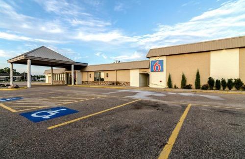 York Hotel | Motel 6-York, NE