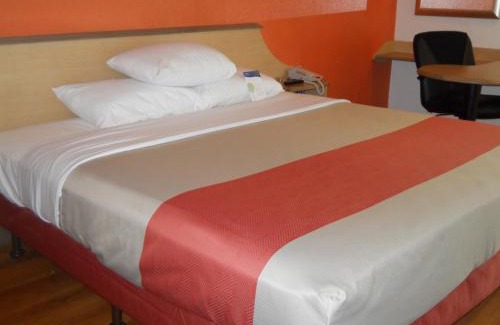 York Hotel | Motel 6-York, PA - North