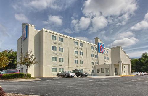 York Hotel | Motel 6-York, PA - North