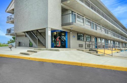 York Hotel | Motel 6-York, PA