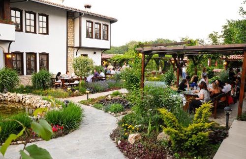 Saints Constantine and Helena Hotel | Motel Hanat