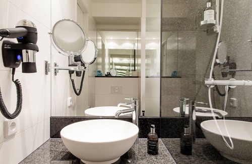 Mitte Hotel | Motel One Freiburg