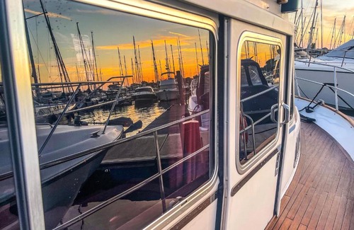 New Forest District Boat Rental | Motor Yacht Sea Wolf