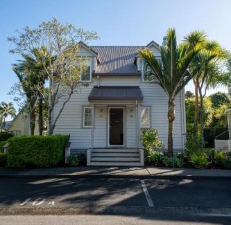 Russell House | Mototui Cottage 2 or 3 Bedroom - Russell Cottages