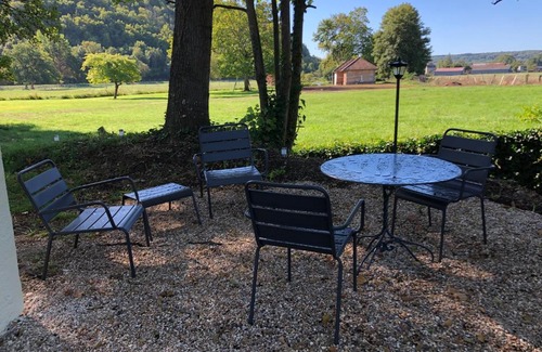 Hondouville House | Moulin à Eau - Domaine de 3 Hectares - Borne électrique - Chiens acceptés