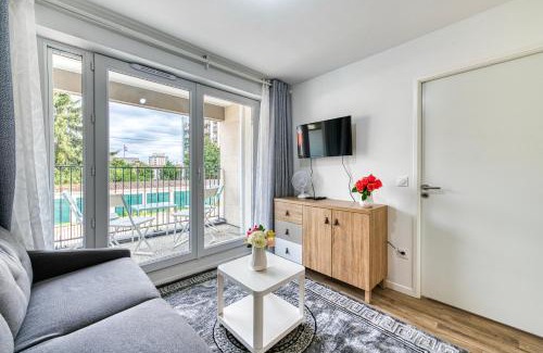 Bondy Apartment | Moulin à Vent A14 - Appt pour 4 avec balcon