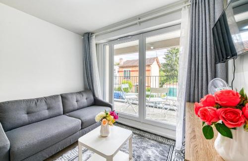 Bondy Apartment | Moulin à Vent A14 - Appt pour 4 avec balcon