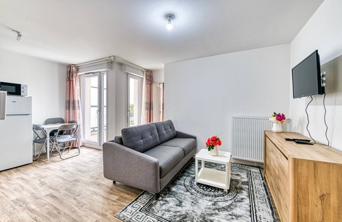 Bondy Apartment | Moulin à Vent A21 - Appt pour 4