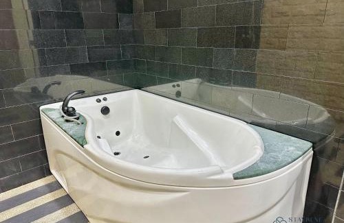 Taman Mount Austin House | Mount Austin Landed Homestay 16pax Karaoke Jacuzzi BBQ by Stayrene