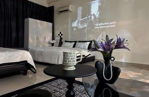Taman Mount Austin Apartment | Mount Austin Studio with HD projector Fast Wifi
