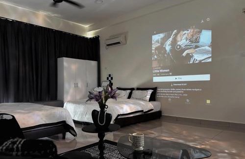 Taman Mount Austin Apartment | Mount Austin Studio with HD projector Fast Wifi