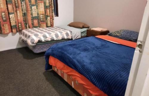 Mount Maunganui House | Mount Budget Accommodation