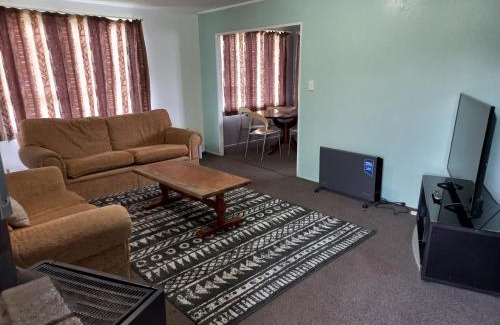 Mount Maunganui House | Mount Budget Accommodation