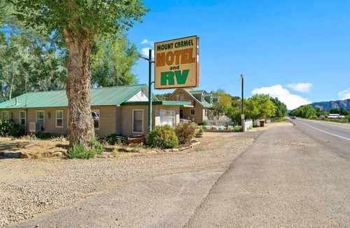 Zion National Park East Entrance Apartment | Mount Carmel Motel in Southern Utah Desert Room 6