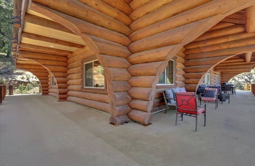 Cedar Ridge Villa | Mount Chalet sleeps 24 in marvelous Grass Valley with WiFi, and Generator