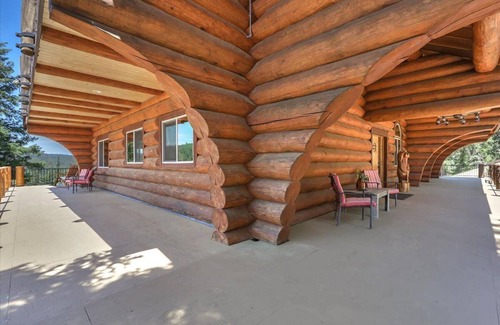 Cedar Ridge Villa | Mount Chalet sleeps 24 in marvelous Grass Valley with WiFi, and Generator