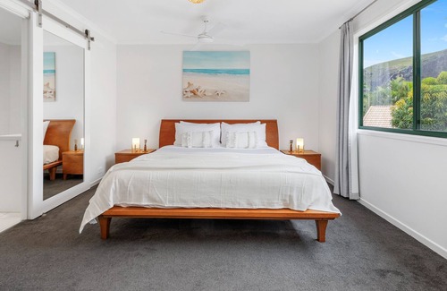 Mount Coolum House | Mount Coolum views cosy escape, sleeps 4