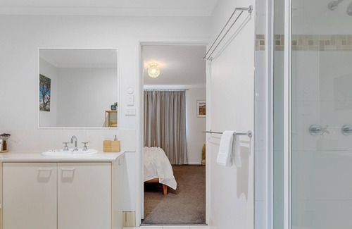 Mount Coolum House | Mount Coolum views cosy escape, sleeps 4