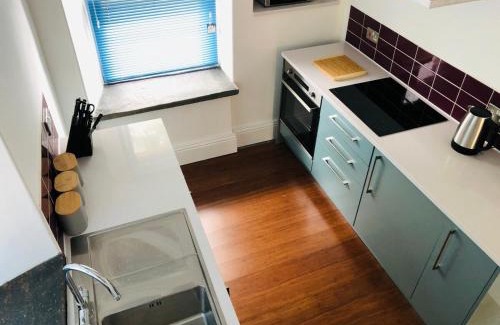 Newcastle Emlyn House | Mount Cottage