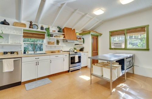 Mount Dora House | Mount Dora Home: Private Pool, Spa & Tropical Bar!