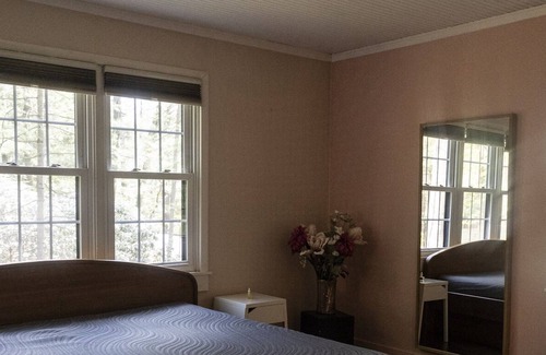 Mount Gretna Heights House | Mount Gretna House next to hiking trails