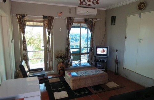 Chaledzela Cabin | Mount Hermon Safari Cottages