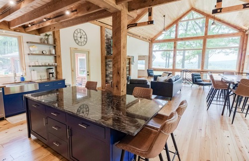 Centre Hall House | Mount Nittany Lodge - Luxury Mountaintop Home, Chef's Kitchen, 5 BR's 4 Baths