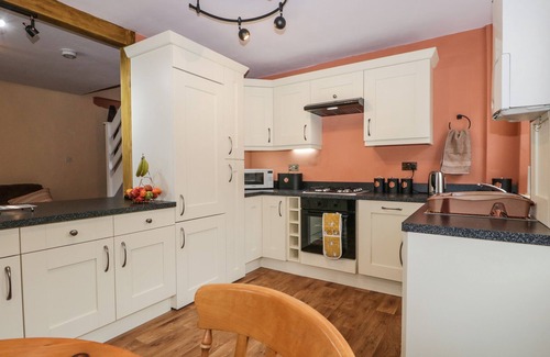 Lindale Cottage | MOUNT PLEASANT COTTAGE, character holiday cottage in Lindale