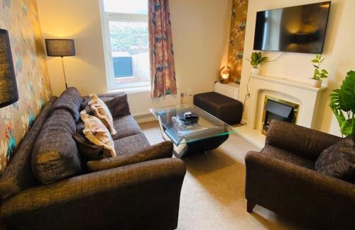 Abercwmboi House | Mount Pleasant Retreat