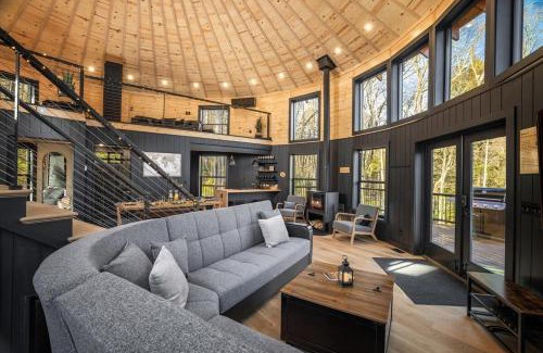 West Dover Villa | Mount Snow Yurt - Hot Tub, Wood Stove, WiFi, EVcharger