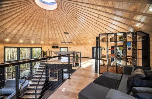 West Dover Villa | Mount Snow Yurt - Hot Tub, Wood Stove, WiFi, EVcharger